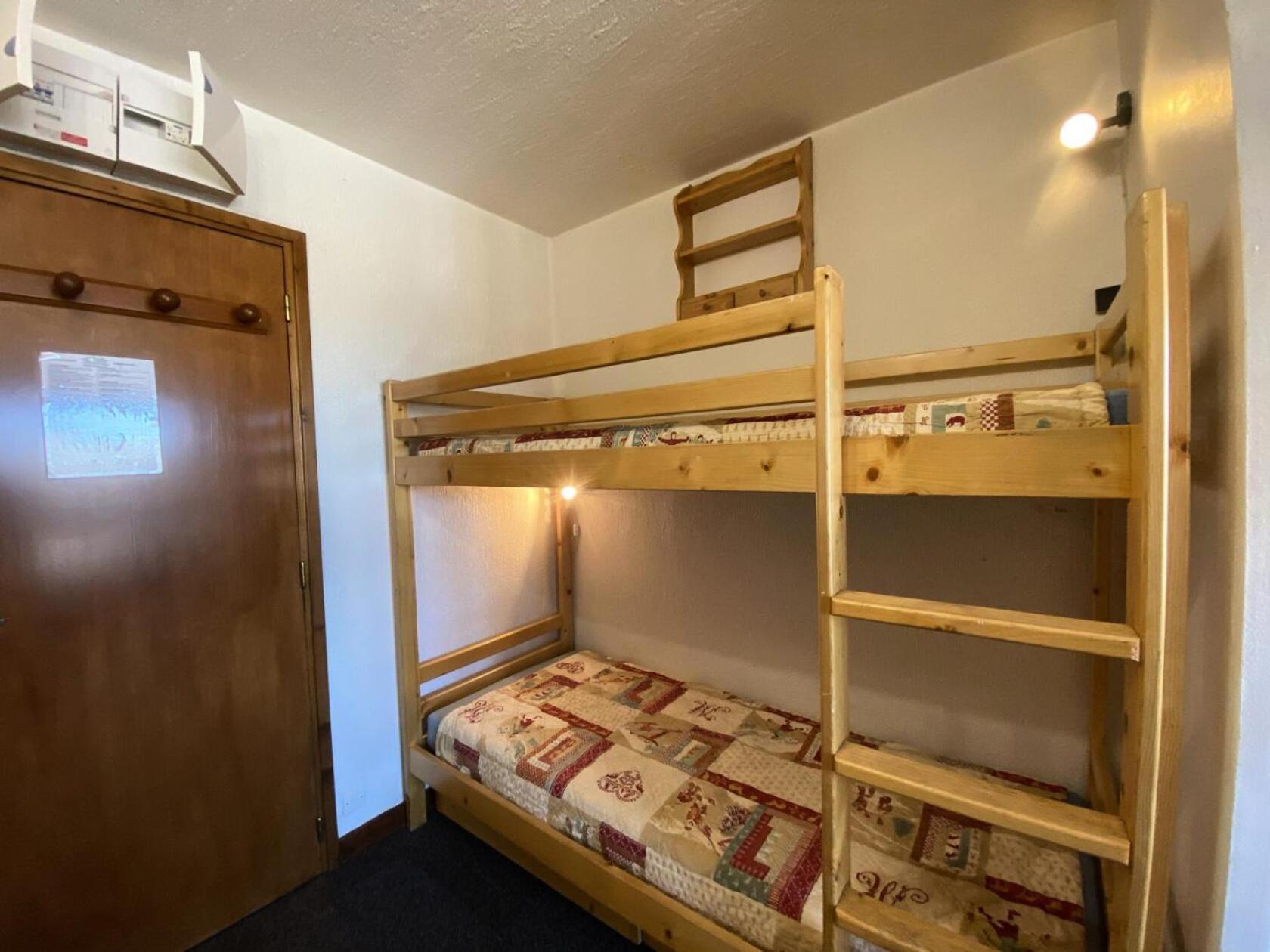 Appartement Glaciers - Location: Pour 4 Personnes Avec Balcon Sud Ouest Dans Un Quartier Jeune Et Anime Mae-9085 Val Thorens