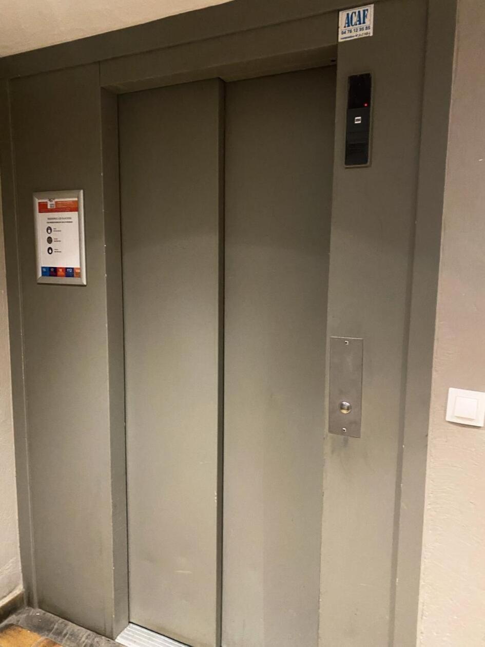 Glaciers - Location: Pour 4 Personnes Avec Balcon Sud Ouest Dans Un Quartier Jeune Et Anime Mae-9085 * Val Thorens